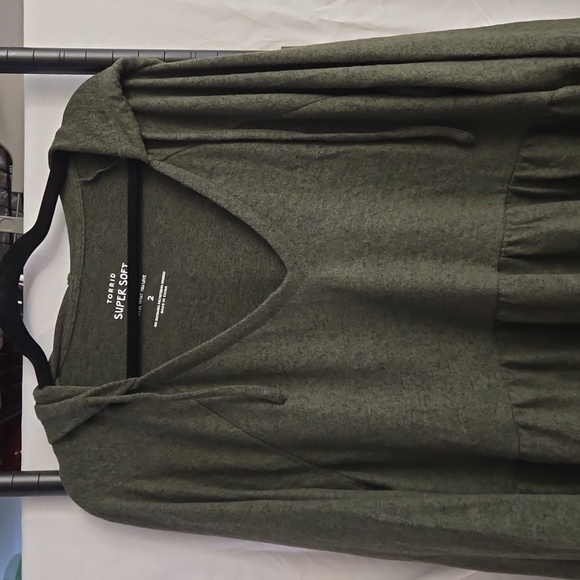 Torrid Olive Green Plush sweater Size 2 EUC - Picture 3 of 6